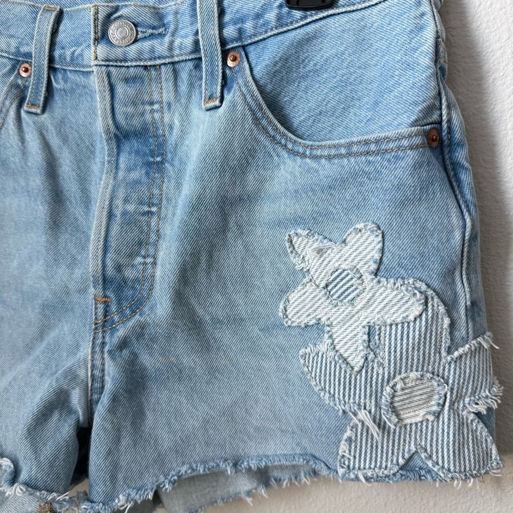 Levi’s 501 Light Blue Denim Shorts with Floral Embroidery Jorts - Picture 2 of 7